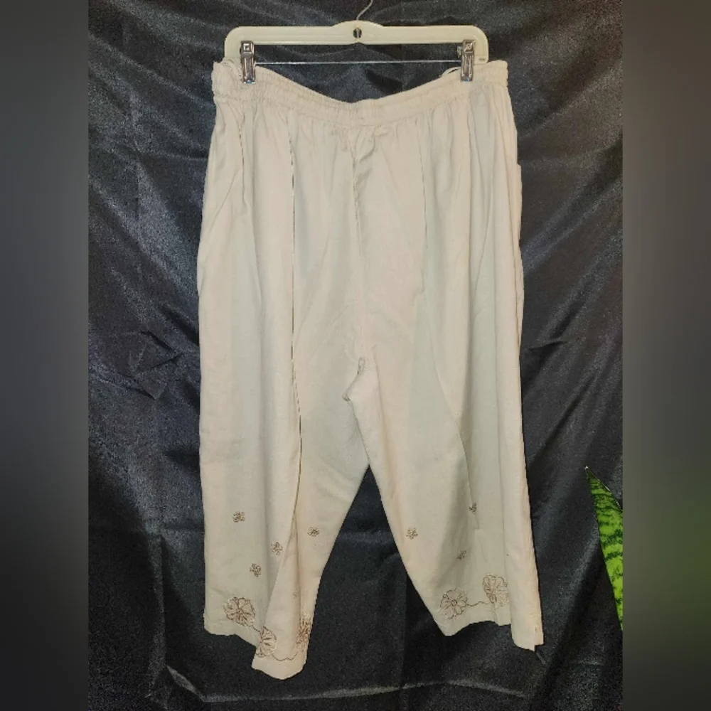 Women's linen Capri 2pc set - Picture 4 of 5